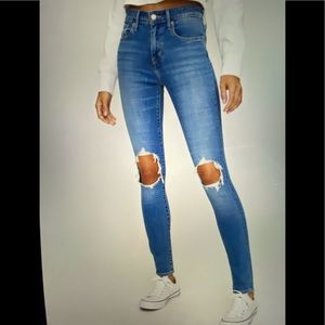 Levi’s Premium High Rise Skinny Jeans 24/30